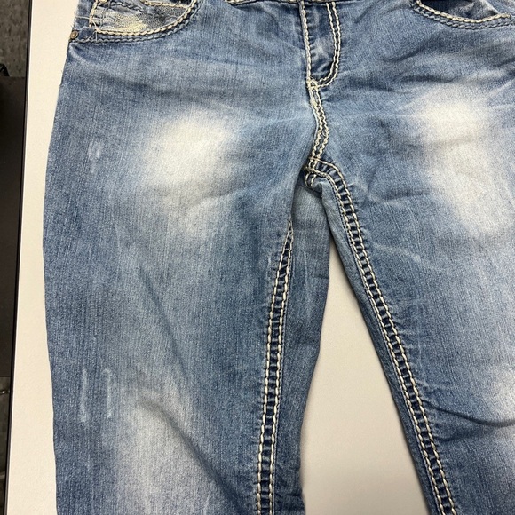 Almost Famous Women Junior’s Light Medium Wash Denim Ankle Jeans Size 15 X 24’ - Picture 6 of 7